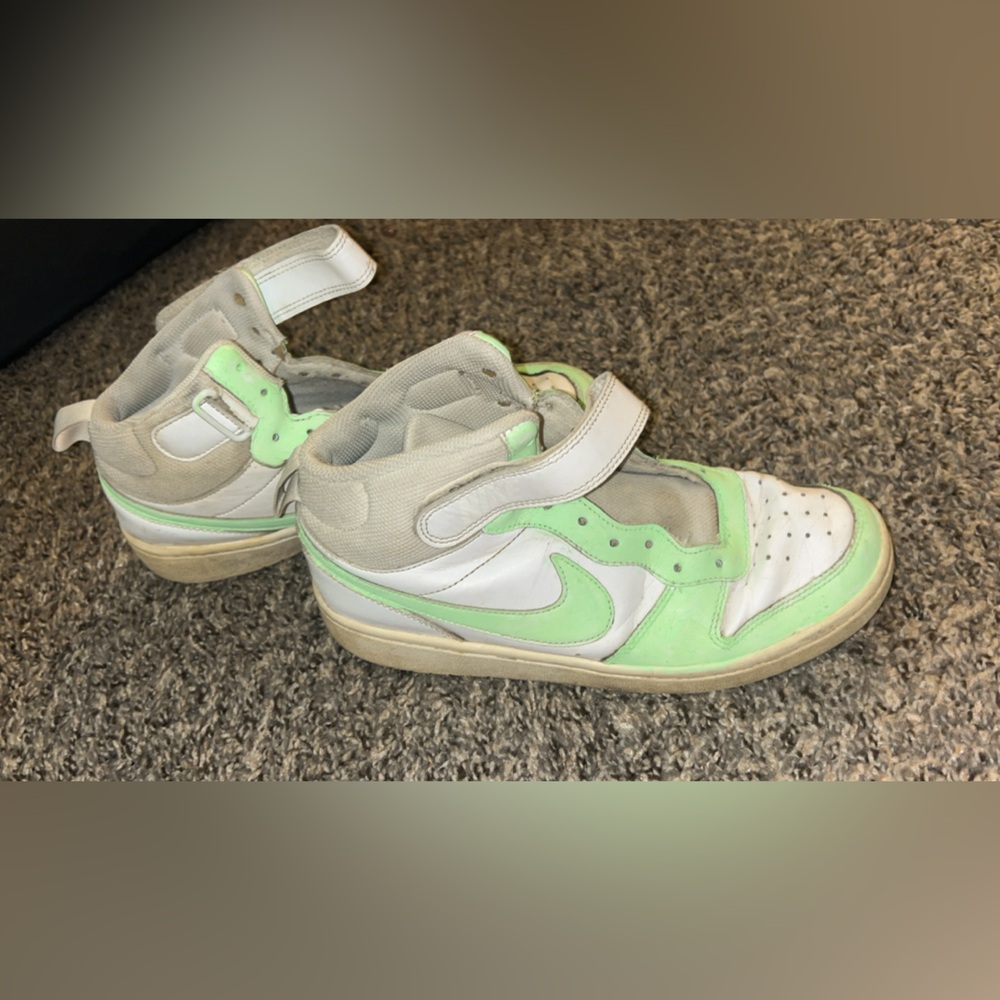 Nike Men's White and Light Green Sneakers